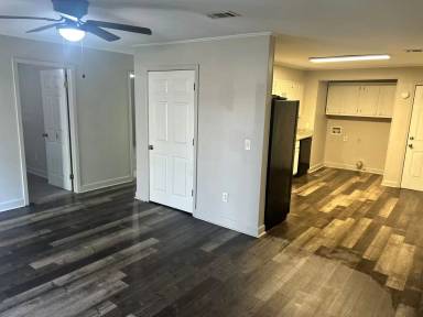 Main picture of 406 N Rogers St