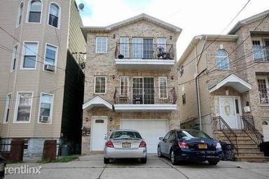 Main picture of 121 Lincoln St