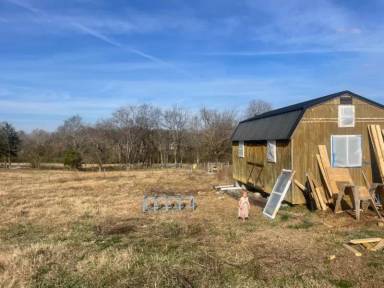 Main picture of 1485 Cornersville Hwy