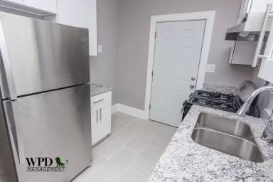 Main picture of 1305 W 82nd St