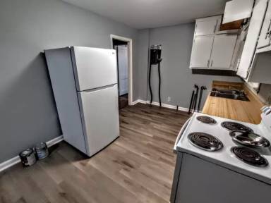 Main picture of 100 Willow Ave