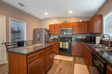 Main picture of 2527 Eisner Dr