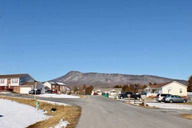 Main picture of 80 S Mountain Dr