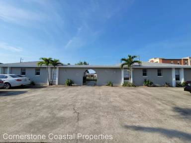 Main picture of 702 SE 47th St