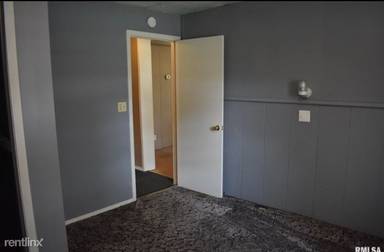 Main picture of 220 W Pierce St