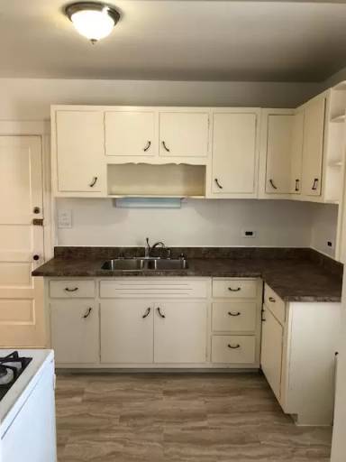 Main picture of 902-904 S Jackson St