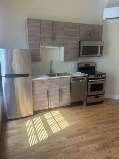 Main picture of 257 E Bank St