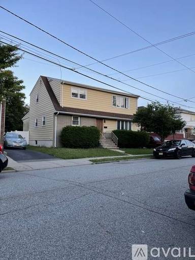 Main picture of 52 River St