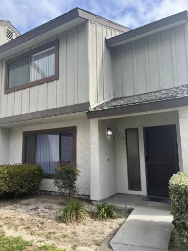 Main picture of 1361 S Walnut St