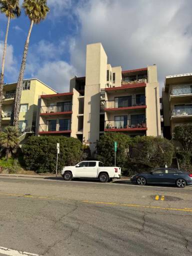 Main picture of 1940 Lakeshore Ave