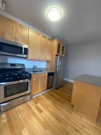 Main picture of 1070 Saint Nicholas Ave