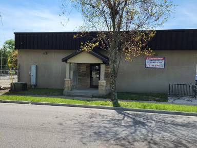 Main picture of 303 N Oak St