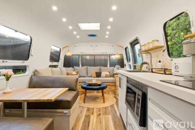 Main picture of 528 Victoria Ave