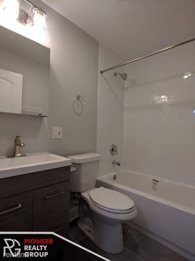 Main picture of 5534 N Kenmore Ave