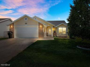 Main picture of W Craig Ln