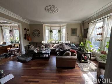 Main picture of 13 Sparhawk St