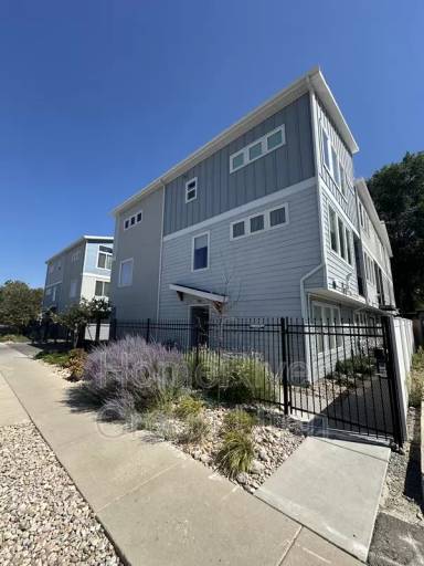 Main picture of 89 W Brooklyn Park Ln