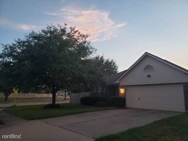 Main picture of 2703 Silk Tree Ln