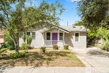 Main picture of 1484 Laura St
