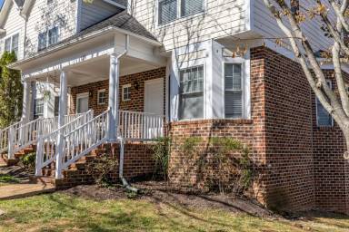 Main picture of 128 Old Fifth Cir
