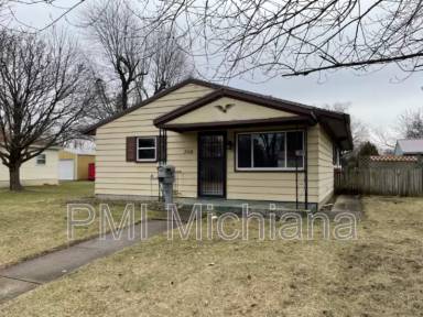 Main picture of 709 E 7th St
