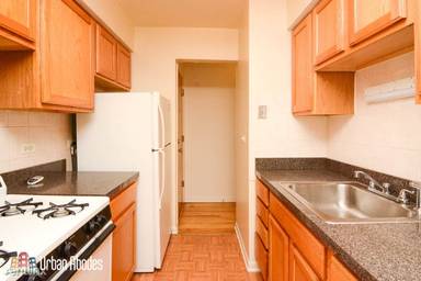 Main picture of 530 W Aldine Ave