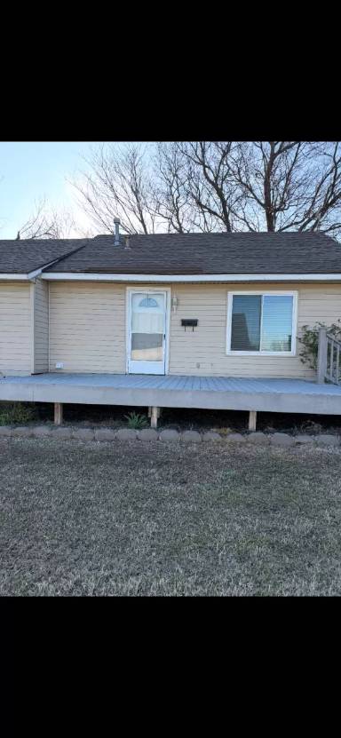 Main picture of 306 W 2nd St
