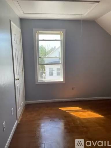 Main picture of 28 Cook St