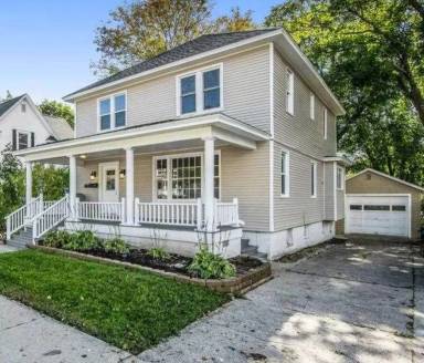 Main picture of 734 E Division St
