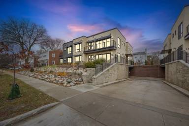 Main picture of 462 W Stadium Blvd