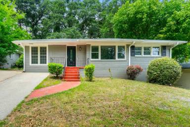 Main picture of 732 Custer Ave SE