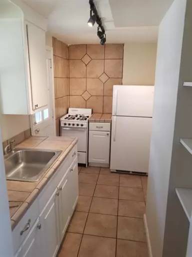 Main picture of 6821-55 Penn Ave