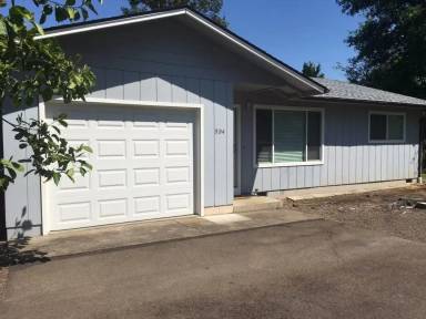 Main picture of 588 NW Oak Ave