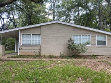 Main picture of 4066 Wesley Ln S