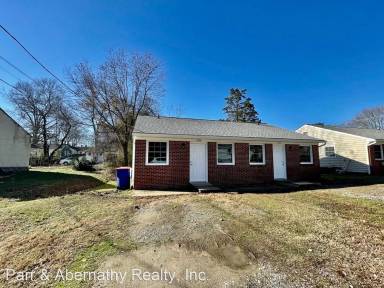Main picture of 900 Pine Ave