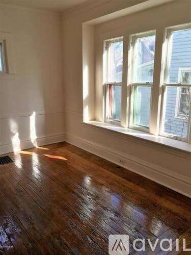 Main picture of 614 Village St