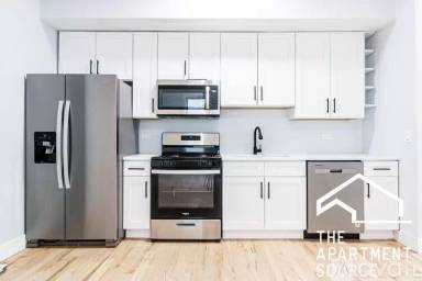 Main picture of 932 N Richmond St