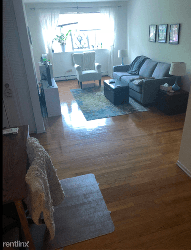 Main picture of 450 W Melrose St