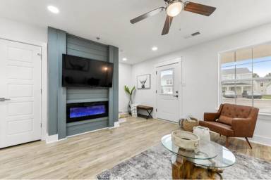 Main picture of 1012 Middle Ln