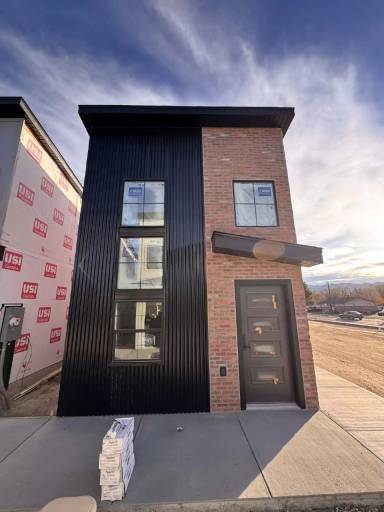 Main picture of 620 Jefferson Ave
