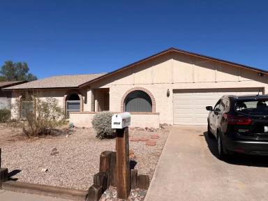 Main picture of 1810 W Straford Dr