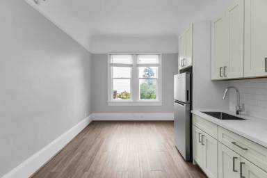 Main picture of 2136 BRODERICK Apartments