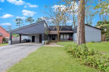 Main picture of 484 Carriage Trl