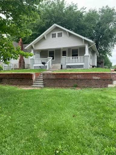 Main picture of 325 SW Western Ave