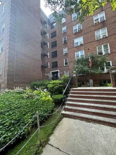 Main picture of 12012 85th Ave