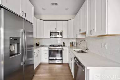 Main picture of 303 Maverick St