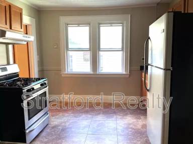 Main picture of 425 Tompkins St