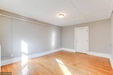 Main picture of 990 15th Ave SE