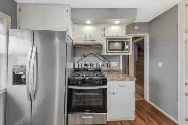 Main picture of 1126 S Newton Ave