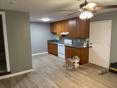 Main picture of 109 E Railroad St